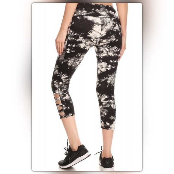 Black and White Tie Dye Athletic Leggings - Picture 3 of 3